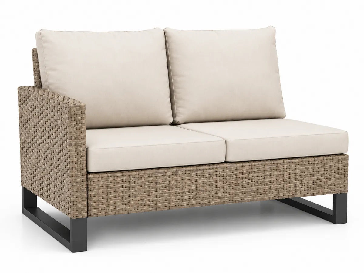 Sofa ogrodowa z technorattanu z beżowymi poduszkami